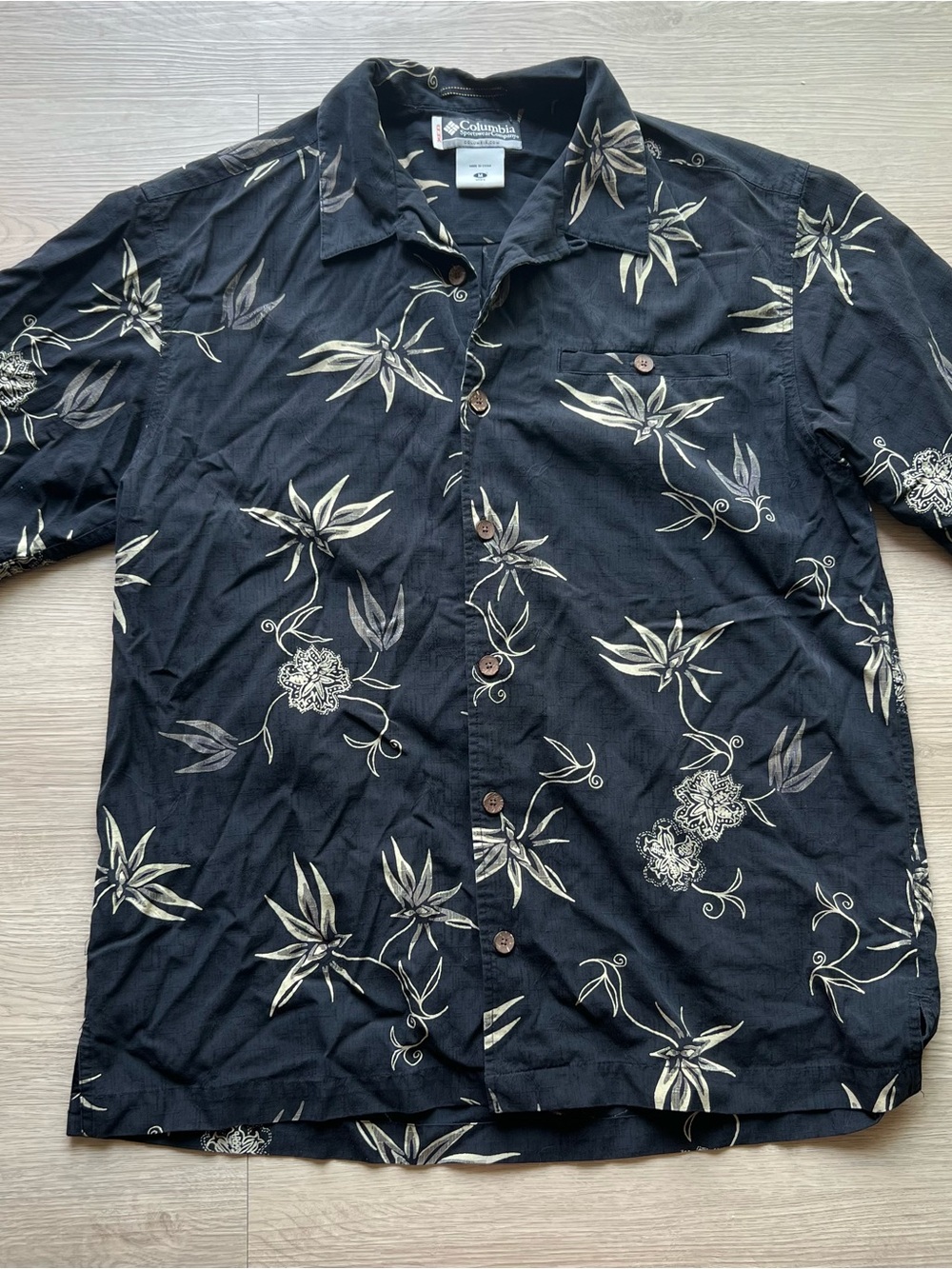 Columbia Men's Black Floral Short-Sleeve Button Shirt